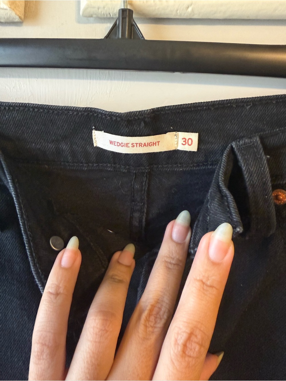 Levi's Wedgie Straight Leg Jeans in Black 30 x 28 - Picture 3 of 4
